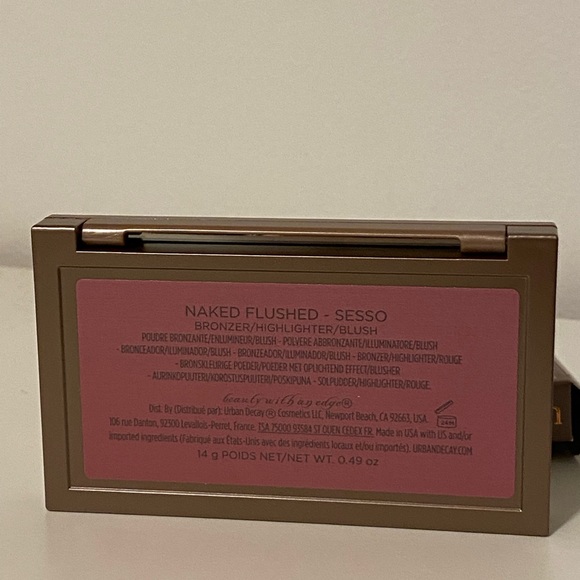 Urban decay flushed blush highlight and contour palette. - Picture 2 of 4